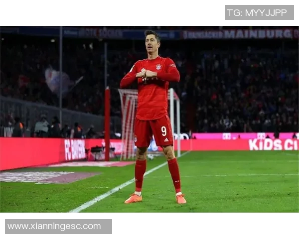 莱万重返老东家破门拜仁球迷怒斥其忘恩负义情感反转