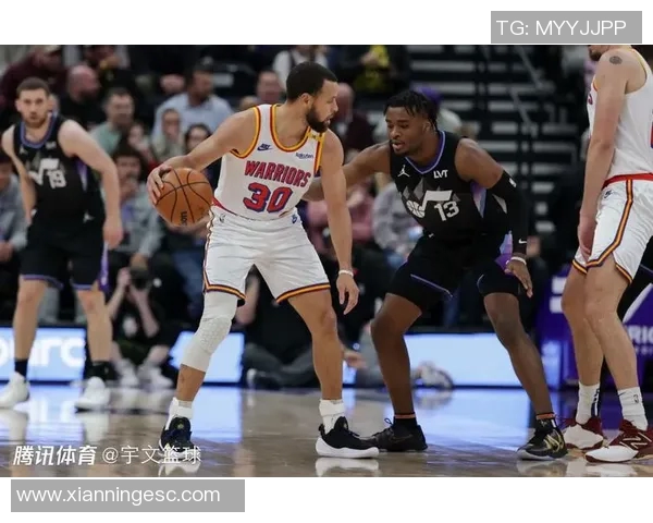 2015年12月24日勇士与爵士激战回顾精彩瞬间与赛后分析